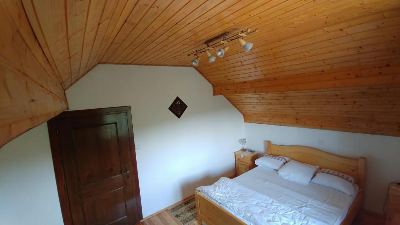 Willa Casa Darius Novaci-Străini Zewnętrze zdjęcie