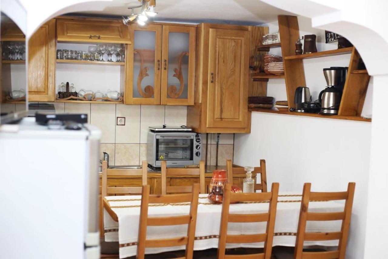 Willa Casa Darius Novaci-Străini Zewnętrze zdjęcie