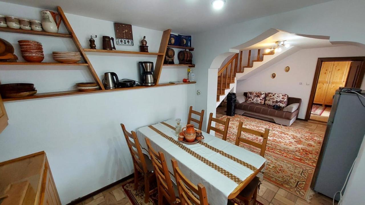 Willa Casa Darius Novaci-Străini Zewnętrze zdjęcie