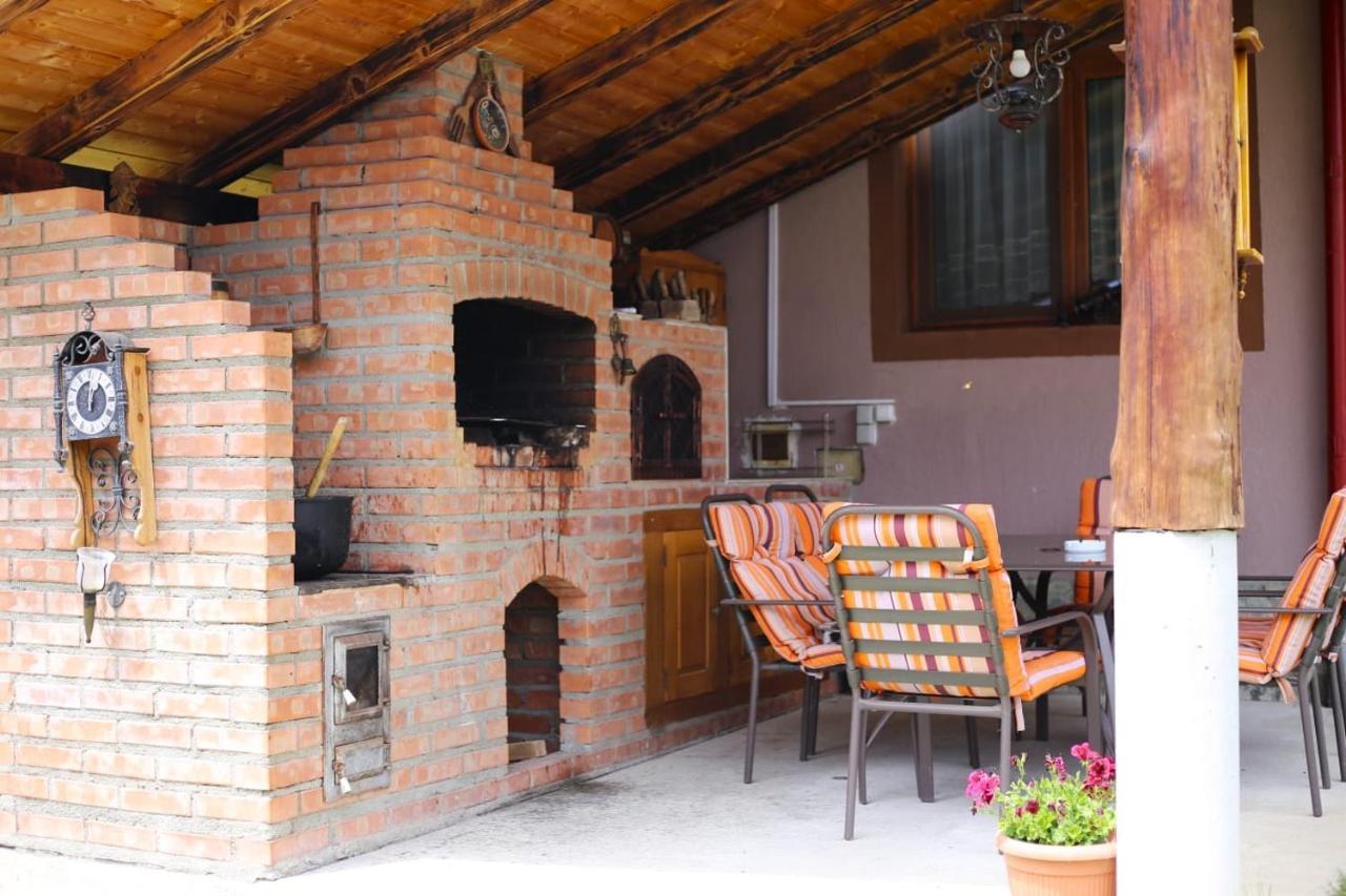 Willa Casa Darius Novaci-Străini Zewnętrze zdjęcie