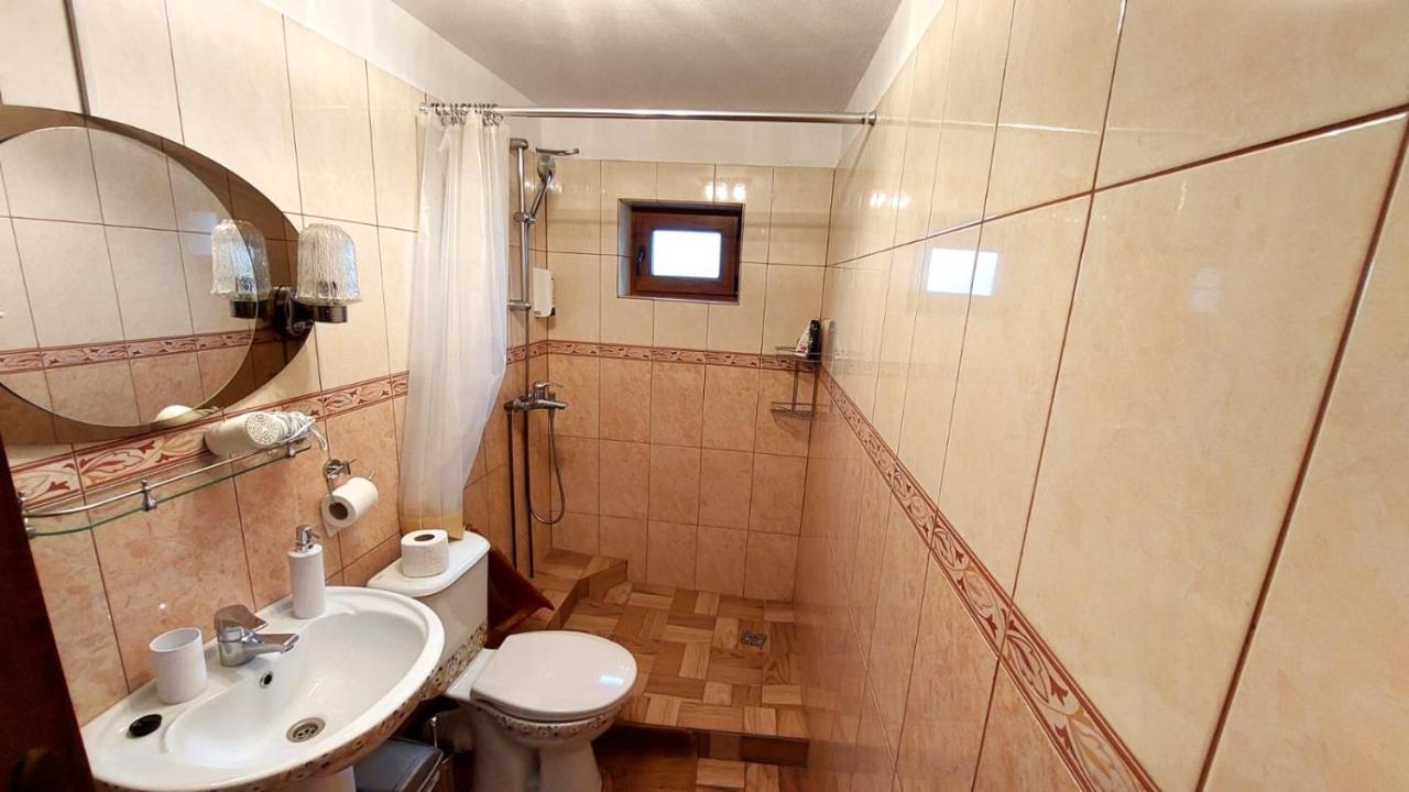 Willa Casa Darius Novaci-Străini Zewnętrze zdjęcie